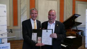 Verleihung der Reinhold-Maier-Nadel an Dietmar Schöning